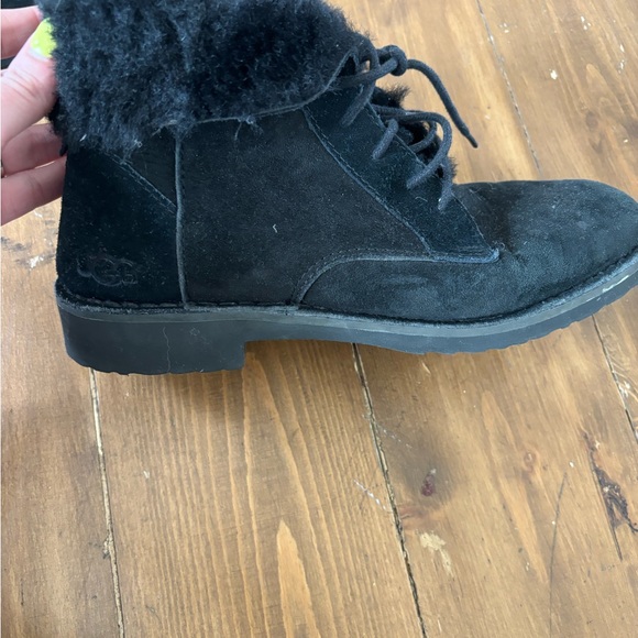 Ugg lace up with fur - Picture 4 of 16